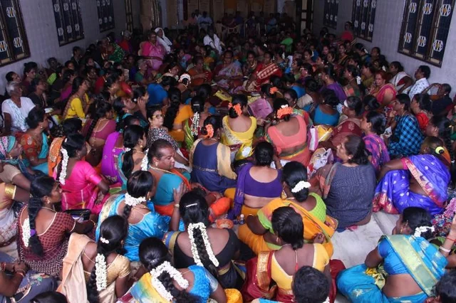 டெல்டா விவசாயிகள் சிரமப்படுவது கஷ்டமா இருக்கு! - திருநங்கைகள் பிரார்த்தனை