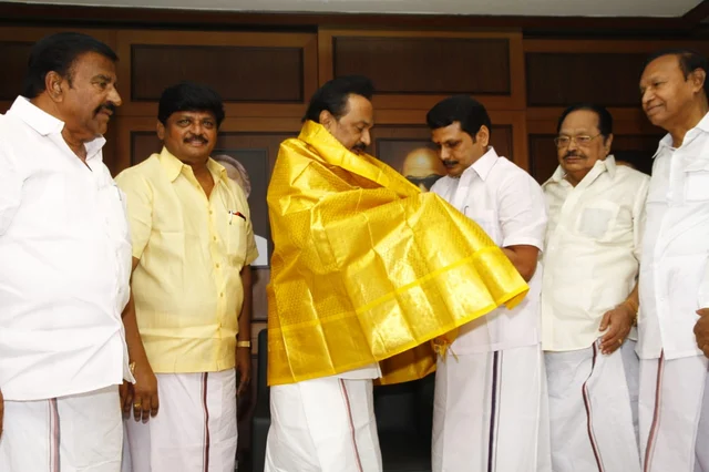 சரவெடியால் அதிர்ந்த அண்ணா அறிவாலயம்! - ஆதரவாளர்களுடன் தி.மு.க-வில் இணைந்தார் செந்தில் பாலாஜி!