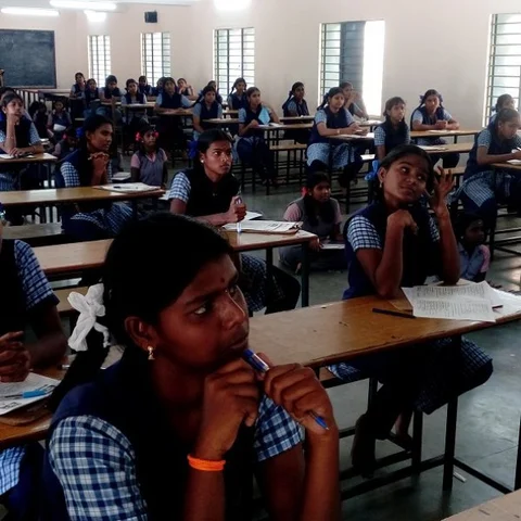 `சேலத்தைப் பற்றிய ஒவ்வொரு கேள்வியும் ஆச்சர்யமாக இருந்தது’ - மாணவிகள் பேட்டி