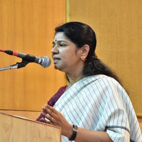 குரங்கா... பூமாலையா? - அன்புமணியை கலாய்த்த கனிமொழி