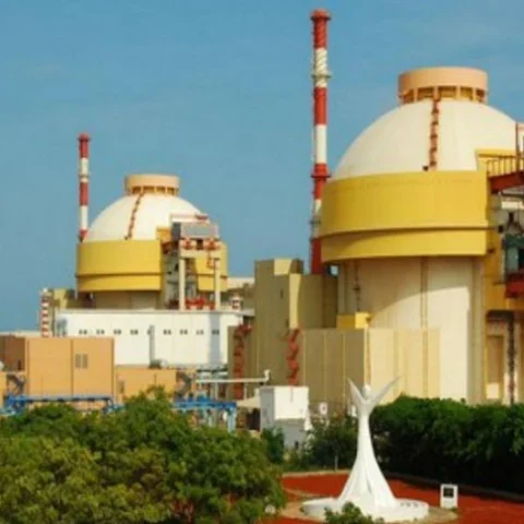 `4 மாதங்கள் பராமரிப்பு; 50 முறைக்கு மேல் நிறுத்தம்' - சர்வதேச விதிகளை மீறுகிறதா கூடங்குளம் அணுஉலை?