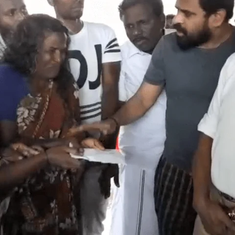 தற்கொலை செய்த விவசாயி குடும்பத்துக்கு ரூ.50,000 நிதி! - பாரதிராஜா, அமீர் வழங்கினர்