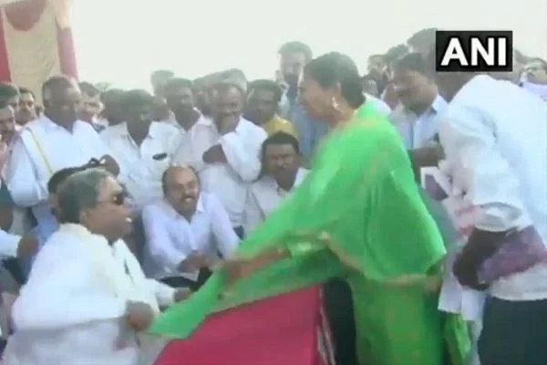 `அவர் எனக்கு சகோதரி போன்றவர்!’ - சர்ச்சைக்குப் பின் விளக்கமளித்த சித்தராமையா