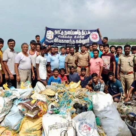 வனத்துறையுடன் மாணவர்கள் கைகோர்ப்பு - குருசடை தீவு அருகே ஆயிரம் கிலோ குப்பைகள் அகற்றம்!