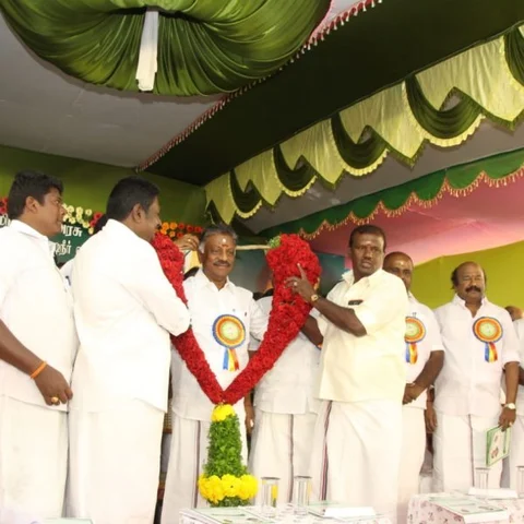 ஹைடெக் ஆகிறது பெரியார் பேருந்து நிலையம்! - பூமி பூஜை செய்தார் ஓ.பன்னீர்செல்வம்