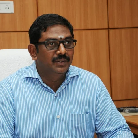 க்ளியர் செய்ய மறந்த அதிகாரிகள்.. நள்ளிரவில் வந்திறங்கிய 20 இயந்திரங்கள்.. - சர்ச்சைக்கு ஈரோடு கலெக்டர் விளக்கம்!