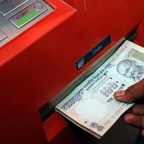 `மினிமம் பேலன்ஸ்' அபராதம் - எந்தெந்த ஆண்டில் எவ்வளவு வசூல்?
