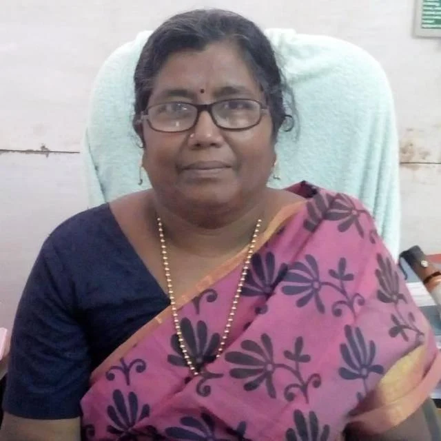 ‘பனை விதைப்பில் நூறுநாள் வேலைத்திட்ட பணியாளர்கள்’- வட்டார வளர்ச்சி அலுவலருக்குக் குவியும் பாராட்டுகள்
