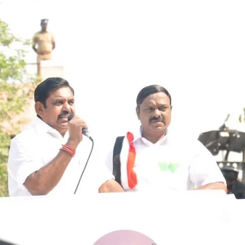 `எத்தனை ரெய்டு வந்தாலும் அசர மாட்டோம்!'- அரக்கோணம், வேலூர் தொகுதிகளில் பறக்கும் கரன்சி