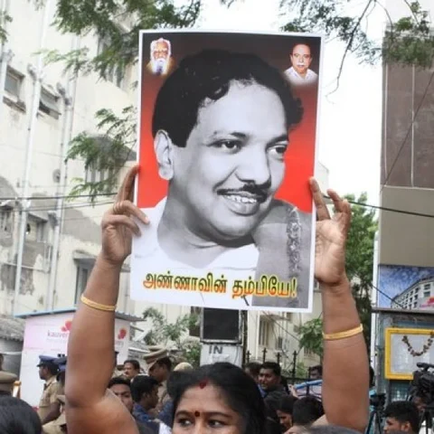 ' அமாவாசை முடியும் வரை...!' - கலக்கத்தில் கருணாநிதி உறவுகள்
