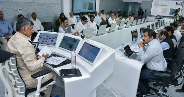 `பெய்ட்டி' புயலுக்கு 7 பேர் பலி; 12,000 ஹெக்டேர் பயிர் சேதம் - உடனடியாக களமிறங்கிய சந்திரபாபு நாயுடு