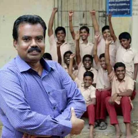 சாலைப் பாதுகாப்பில் ரோபோ... டெங்கு கொசு ஒழிப்பான்... புதுப்புது கண்டுபிடிப்புகளால் அசத்தும் வெள்ளியணை அரசுப்பள்ளி!