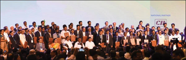 பிரியங்கா to தமிழிசை: 7 நிமிட வாசிப்பில் ஆனந்த விகடனின் 10 அம்சங்கள்!
