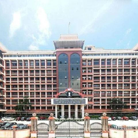 சபரிமலையில் போலீஸை குவிக்க என்ன காரணம்? -கேரள அரசுக்கு உயர் நீதிமன்றம் சரமாரி கேள்வி