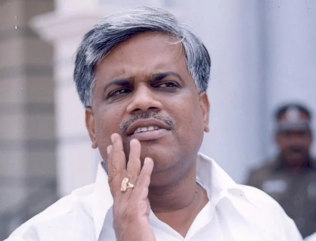 `தளவாய் சுந்தரம் மீது நடவடிக்கை எடுங்கள்!’ - நீதிபதியிடம் முறையிட்ட வழக்கறிஞர்