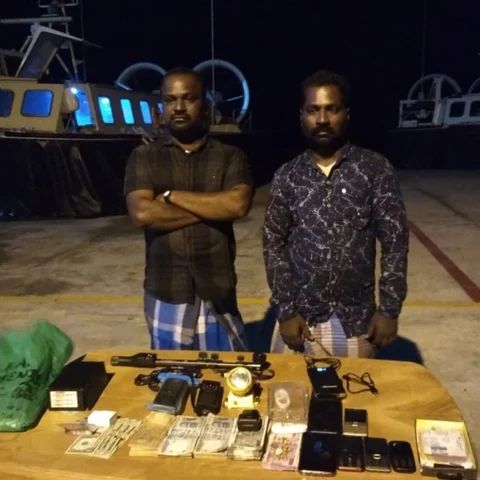 இலங்கைக்குச் செல்ல முயன்ற இரண்டு அகதிகள் -மடக்கிப் பிடித்த கடலோரக் காவல்படை!