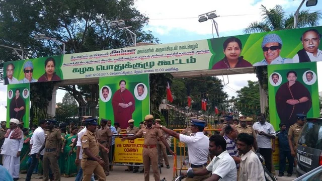 95 சதவிகித உறுப்பினர்கள் வருகை! பரபரப்பில் அ.தி.மு.க பொதுக்குழுக் கூட்டம்