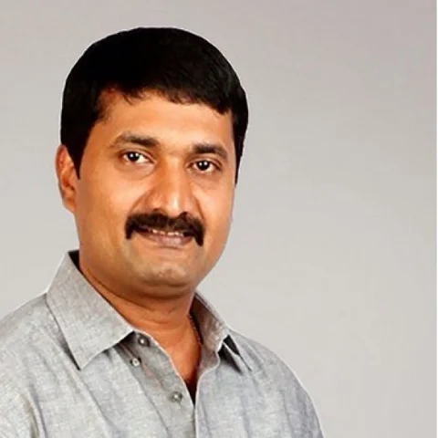 `ஏதோ உள்ளுணர்வு எனக்குள் சொன்னது; அறையைக் காலி செய்தேன்!''- இலங்கையில் உயிர் தப்பிய இந்தியர்