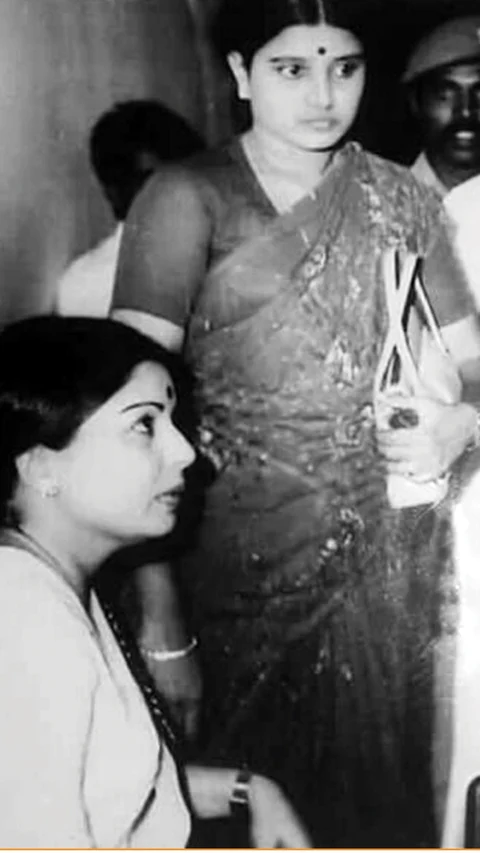 சசிகலா ஜாதகம் - 67 - உதிர்ந்த ரோமங்களும் இலவச அறிவிப்பும்!