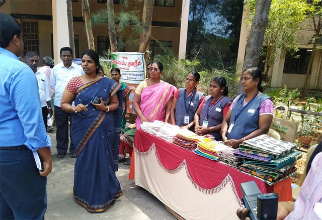 துணிப்பைகளுடன் செல்ஃபி எடுத்து ஃபேக்ஸ்புக்கில் போட்டால் பரிசு! நெல்லை கலெக்டர் அறிவிப்பு