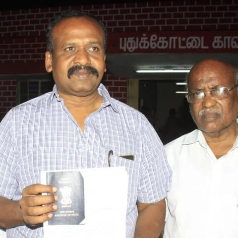 தூத்துக்குடி காவல்நிலையத்தில் நேரில் ஆஜரான ஷோபியாவின் தந்தை! - பழைய பாஸ்போர்ட் திரும்ப ஒப்படைப்பு