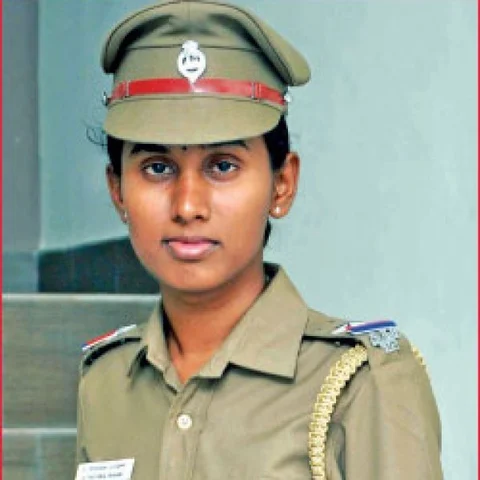 இந்தியாவின் முதல் திருநங்கை சப்-இன்ஸ்பெக்டர் பிரித்திகா யாசினியின் 'ஃபிட்னெஸ்' சீக்ரெட்ஸ்