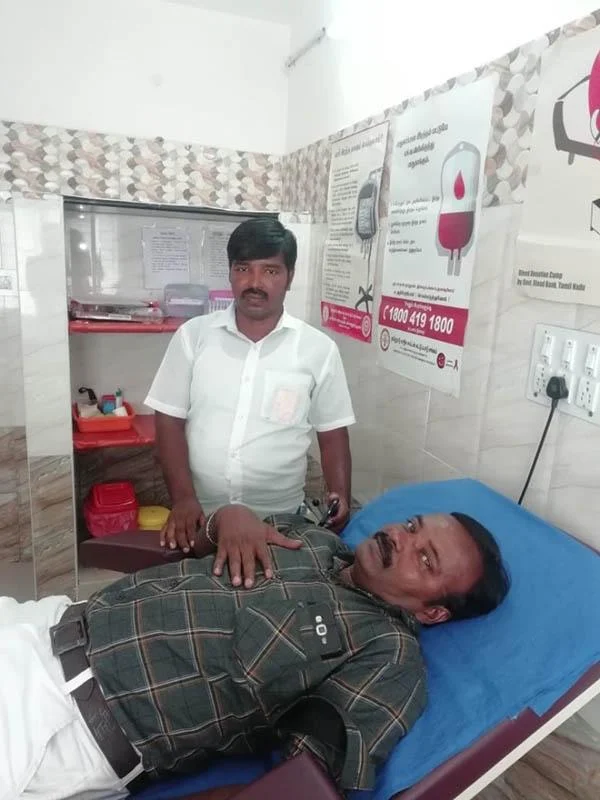 `தாய்மாமன் ஸ்தானத்துல பார்க்கப்போறோம்’ - கர்ப்பிணிக்கு ரத்தம் கொடுத்த கரூர் சகோதரர்கள் நெகிழ்ச்சி!