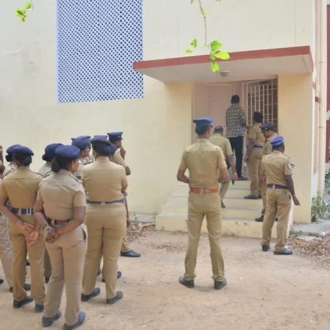 ‘பலதரப்பட்ட இடையூறுகள் உள்ளன’ - நிர்மலாதேவியை பேசவிடாமல் தடுத்த காவல்துறை