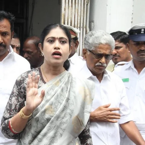 `என்னைப் பார்த்து சபாநாயகர் கேட்கவேண்டிய கேள்வியா இது?’ - விஜயதரணி கண்ணீர் பேட்டி