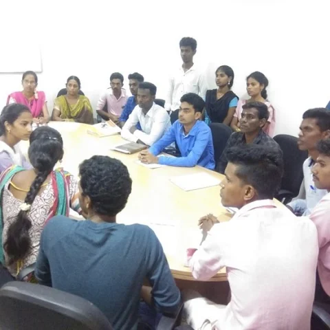 2 வருடங்களில் 3,300 பேருக்கு வேலை... வாட்ஸ்அப்பில் கலக்கும் புதுச்சேரி இளைஞர்!