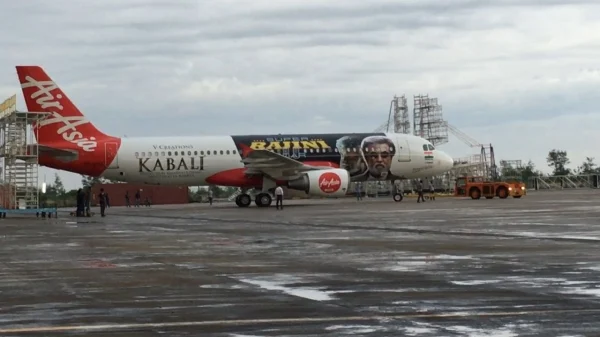 குமுதவல்லி, கலாபி, 2,800 இருக்கைகள்! - கபாலியின் 16 அப்டேட்ஸ் #Kabali