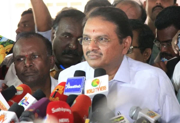 அதிகாரத்துக்குள் ரெட்டி-ராவ் கால்பதித்த நேரம்! - கார்டன் தைரியத்தின் பின்னணி
