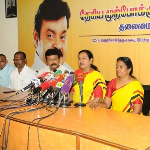 `ஒரு பெண் இருந்தால், 10 பேர் பெண் கேட்கத்தான் செய்வார்கள்!'- கூட்டணி குறித்து பிரேமலதா