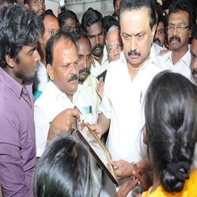 நந்தினி படுகொலை: குடும்பத்தினருக்கு ஸ்டாலின் நேரில் ஆறுதல்
