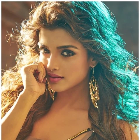 "ஷாருக்கான்-ரஜினிகாந்த் ரெண்டு பேர் கிட்டயும் ஒரே ரியாக்ஷன்தான்!" - ஆஷ்னா சவேரி ப்ரேக் டைம் சாட்