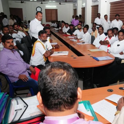 'எனக்கும் தொப்பிதான் வேணும்' - அடம்பிடித்த தேர்தல் மன்னன் பத்மராஜன்