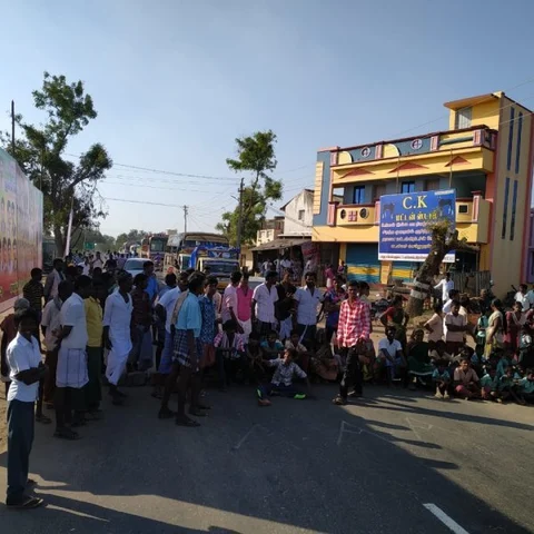 அன்னவாசல் ஜல்லிக்கட்டுக்கு அனுமதி மறுப்பு - கொதித்தெழுந்த பொதுமக்கள் சாலை மறியல்
