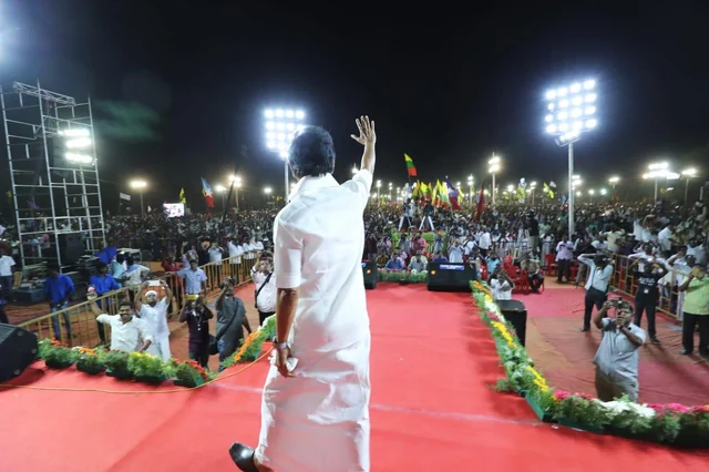 ஆயிரம்... இரண்டாயிரம்... நாலாயிரம்..! - தேர்தல் ஏலத்தில் முந்தும் அ.தி.மு.க... பிந்தும் தி.மு.க!
