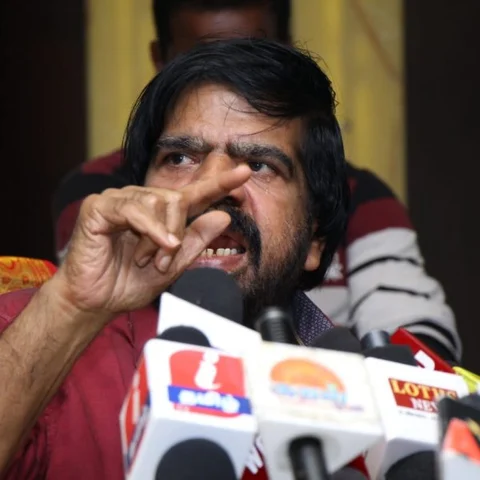 `அந்த விதியின் மீதும், கடவுளின் மீதும் கோபப்படுறேன்' - சிம்பு குறித்த கேள்வியால் அழுத டி.ராஜேந்தர்!