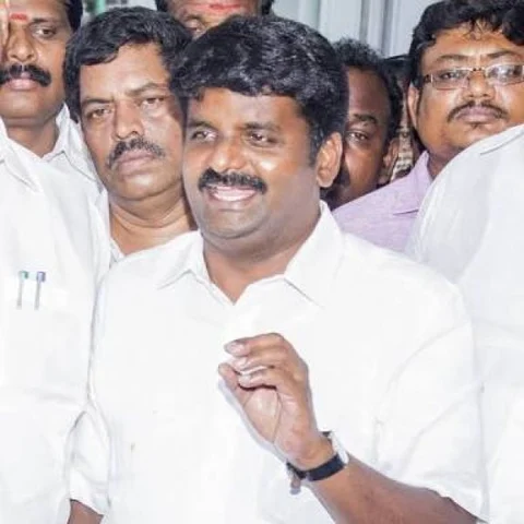 சி.பி.ஐ சோதனைக்கு நடுவிலும் குறைதீர்ப்பு முகாம்! - அமைச்சர் விஜயபாஸ்கர் திட்டம்