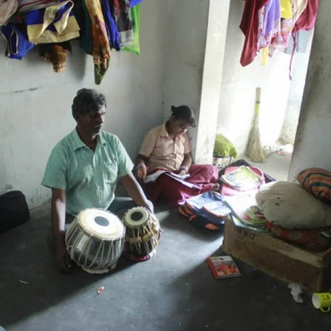 ``பல நாள் தபேலா இசைதான் என் குடும்பத்துக்கு உணவு!" - பார்வையற்ற தபேலா கலைஞர்