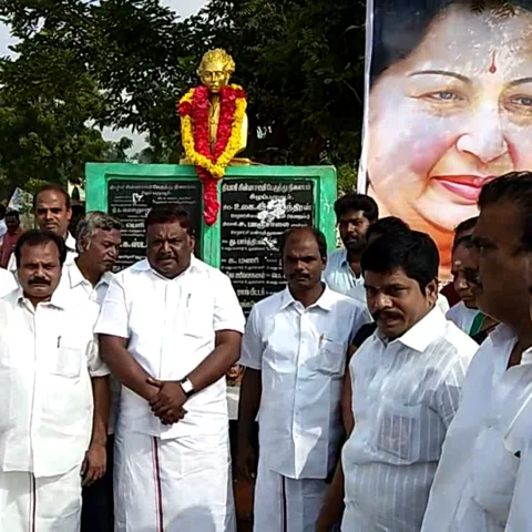 மொழிப்போர் தியாகிகள் தினம்! - தியாகி சின்னசாமி சிலைக்கு தலைவர்கள் மரியாதை
