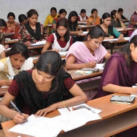 ``நீட் தேர்வுக்குத் தமிழில் புத்தகங்களே இல்லை” - அதிர்ச்சி தகவல்!