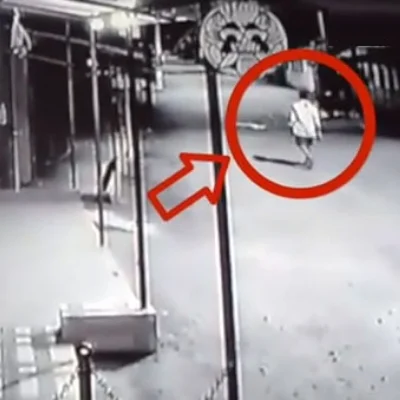 காதலிக்காக 'களவாணி'யான காதலன்! (அதிர்ச்சி வீடியோ)