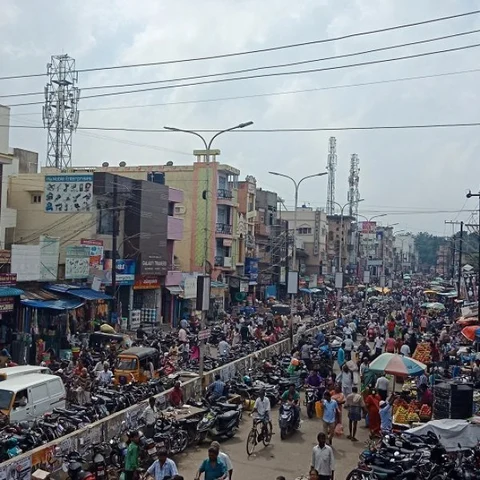 வேலூரில் களைக்கட்டிய தீபாவளி - 2,000 போலீஸார் பாதுகாப்பு!
