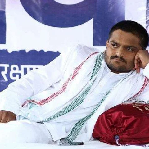 காங்கிரஸில் இணைய உள்ளார் ஹர்த்திக் படேல்!