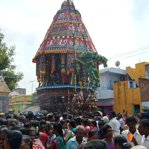 காசிக்கு நிகரான கடம்பவனேஸ்வரர் கோயில் தேர்த் திருவிழா - குளித்தலை கோலாகலம்!