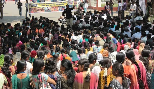கோவையில் தீவிரமடைகிறது போராட்டம் பள்ளி, கல்லூரி மாணவர்கள் கைது! ( படங்கள் )