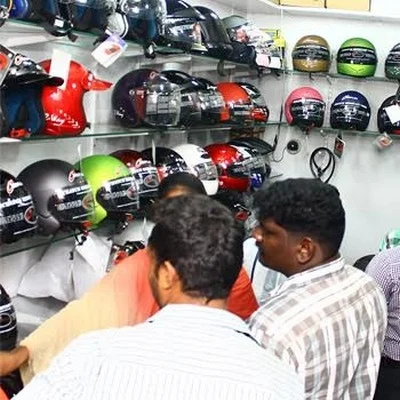 ஹெல்மெட் அதிக விலைக்கு விற்றால் புகார் செய்ய செல்போன் எண்கள் அறிவிப்பு!