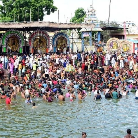 "கொடியேற்றத்துடன் தொடங்கியது காவிரி துலாக்கட்ட கடைமுழுக்கு தீர்த்தவாரி!"